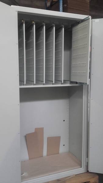 ARMOIRES A CLEFS SPECIALES OU CASIERS IKB 60 crochets à poser dans une armoire