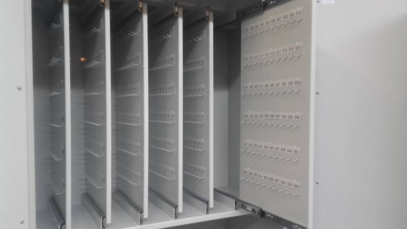 ARMOIRES A CLEFS SPECIALES OU CASIERS IKB 60 crochets à poser dans une armoire